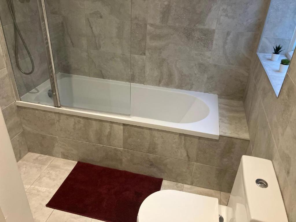 Brilliant 2 Bed Apartment - Spacious, Central & Well-Connected London Exterior photo